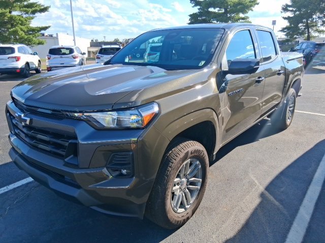 2024 Chevrolet Colorado LT photo 2
