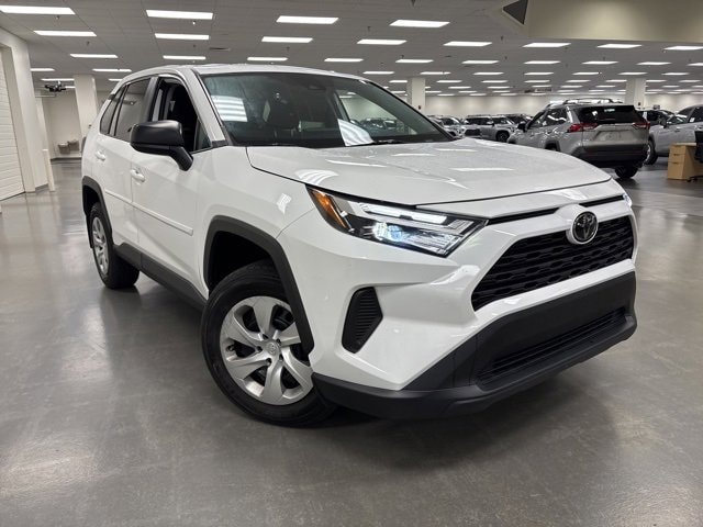 2023 Toyota RAV4 LE's photo