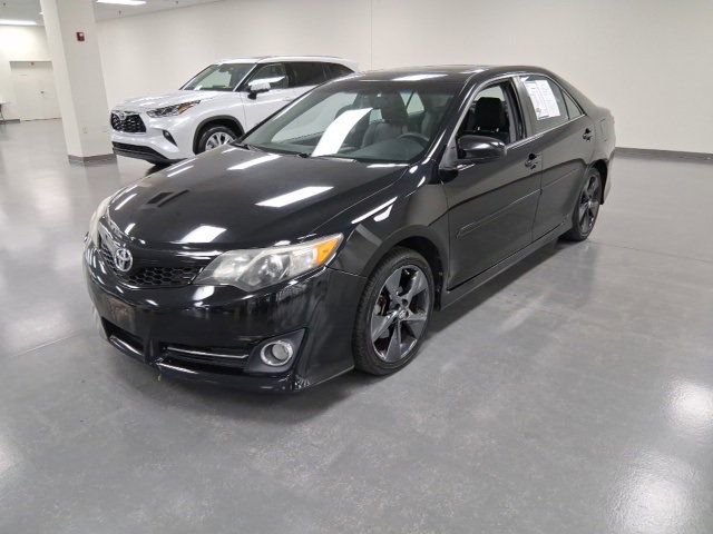 2014 Toyota Camry SE photo 3