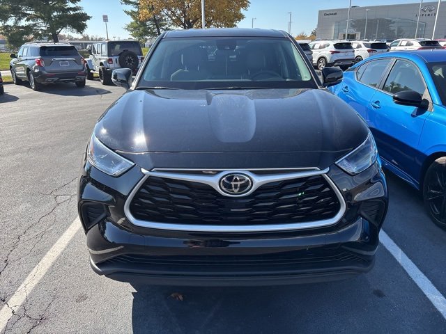 2023 Toyota Highlander L photo 2