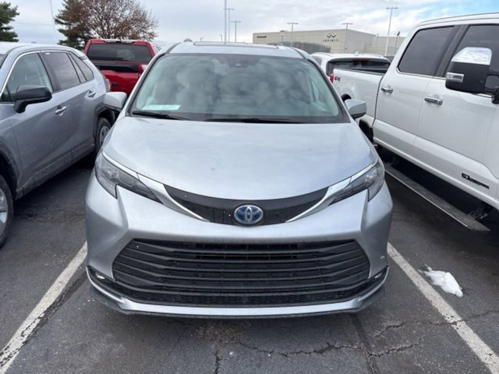 Certified 2025 Toyota Sienna XLE Van Passenger Van