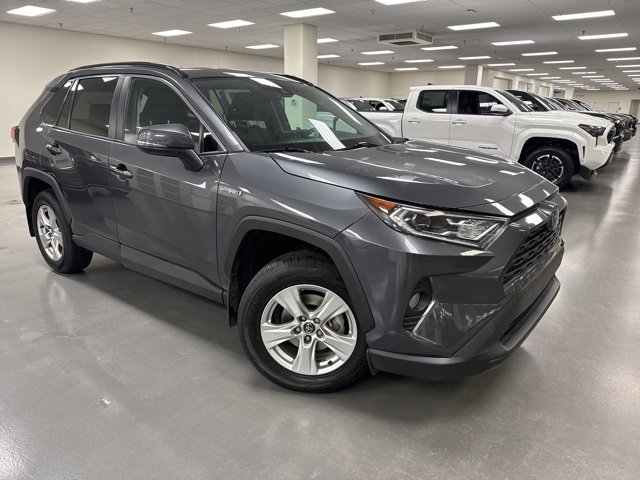 2020 Toyota RAV4 XLE's photo
