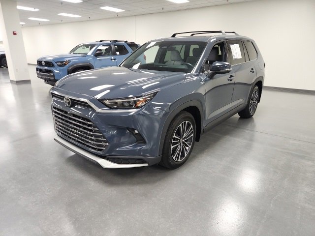 2024 Toyota Highlander Hybrid Platinum photo 3