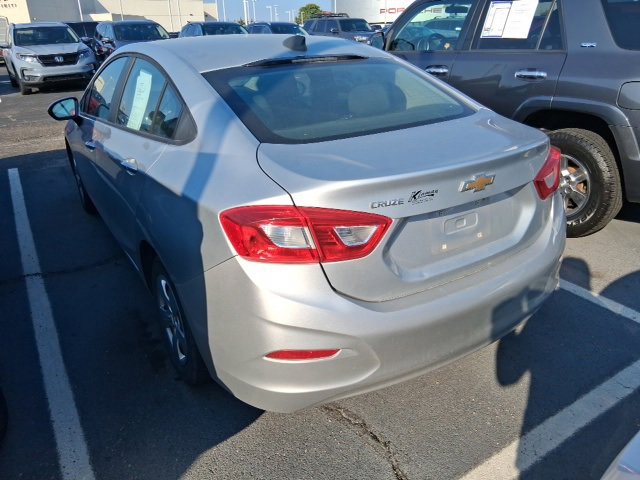 2017 Chevrolet Cruze LS photo 4