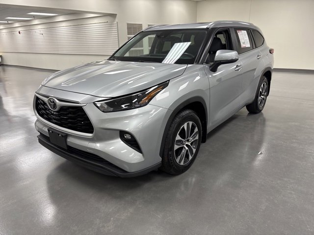 2023 Toyota Highlander XLE photo 3