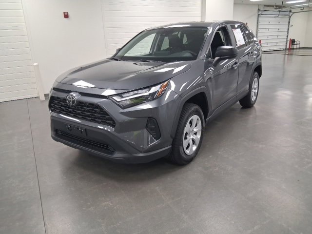 2023 Toyota RAV4 LE photo 3