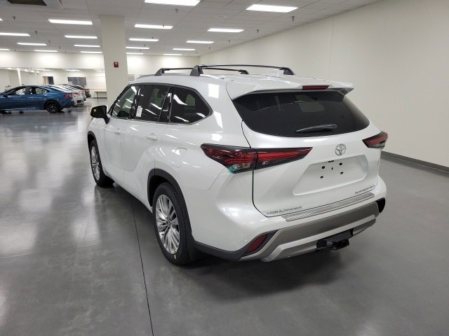 2025 Toyota Highlander Platinum photo 3