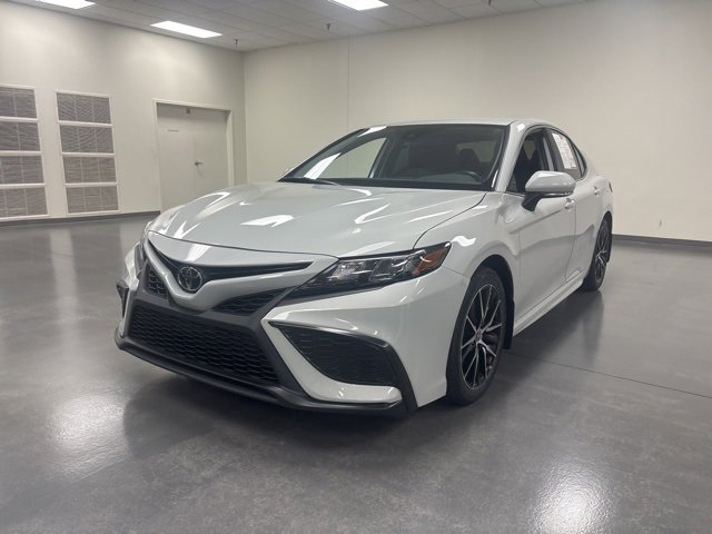 2023 Toyota Camry SE photo 3