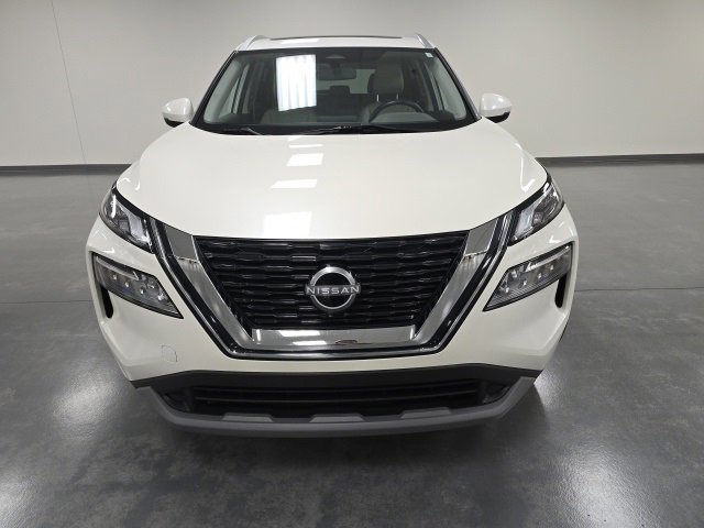 2022 Nissan Rogue SV photo 2