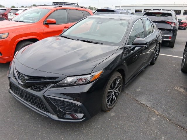 2024 Toyota Camry SE photo 3