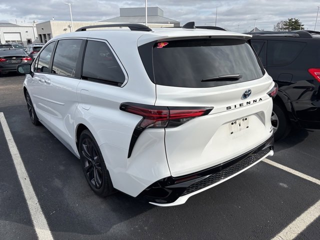 2022 Toyota Sienna XSE photo 4