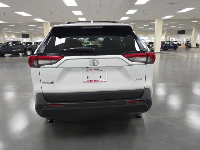 2023 Toyota RAV4 XLE Premium photo 3