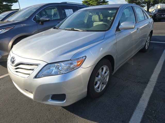 2011 Toyota Camry LE photo 2