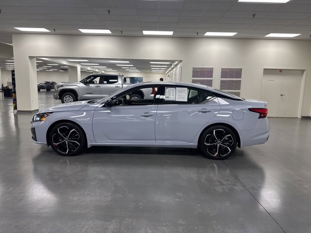 2023 Nissan Altima 2.5 SR photo 4