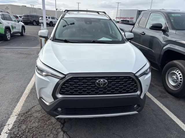2022 Toyota Corolla Cross XLE photo 2