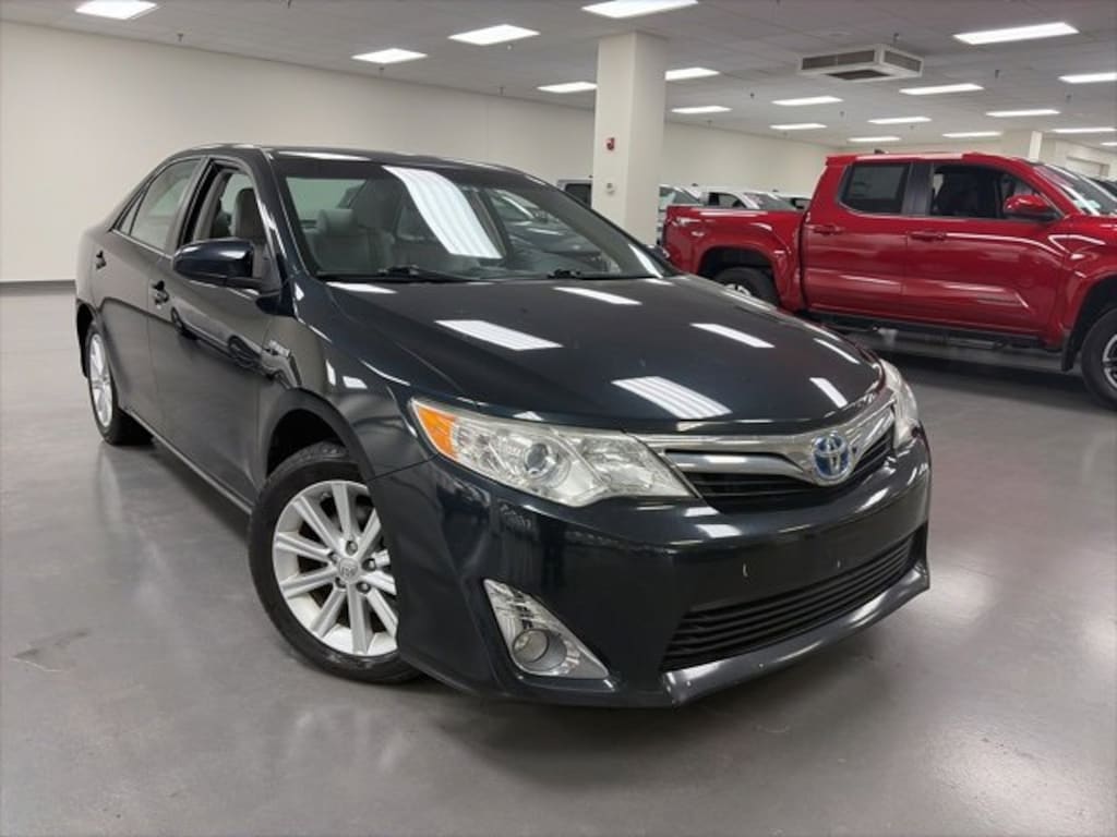 Used 2014 Toyota Camry Hybrid XLE Sedan