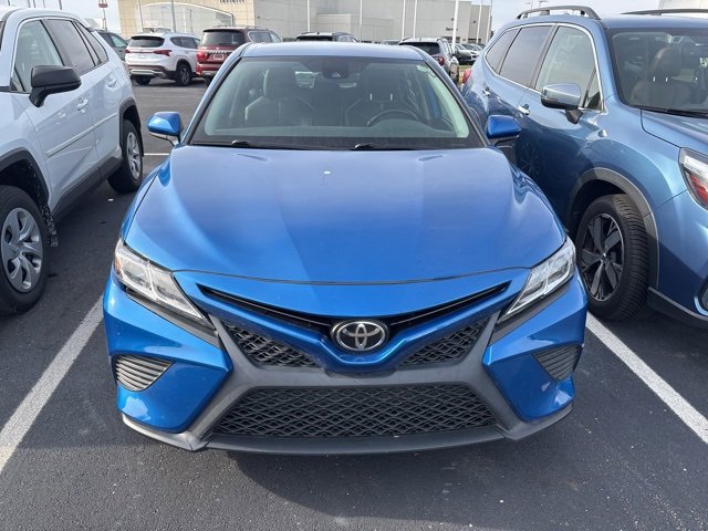 2020 Toyota Camry SE photo 2