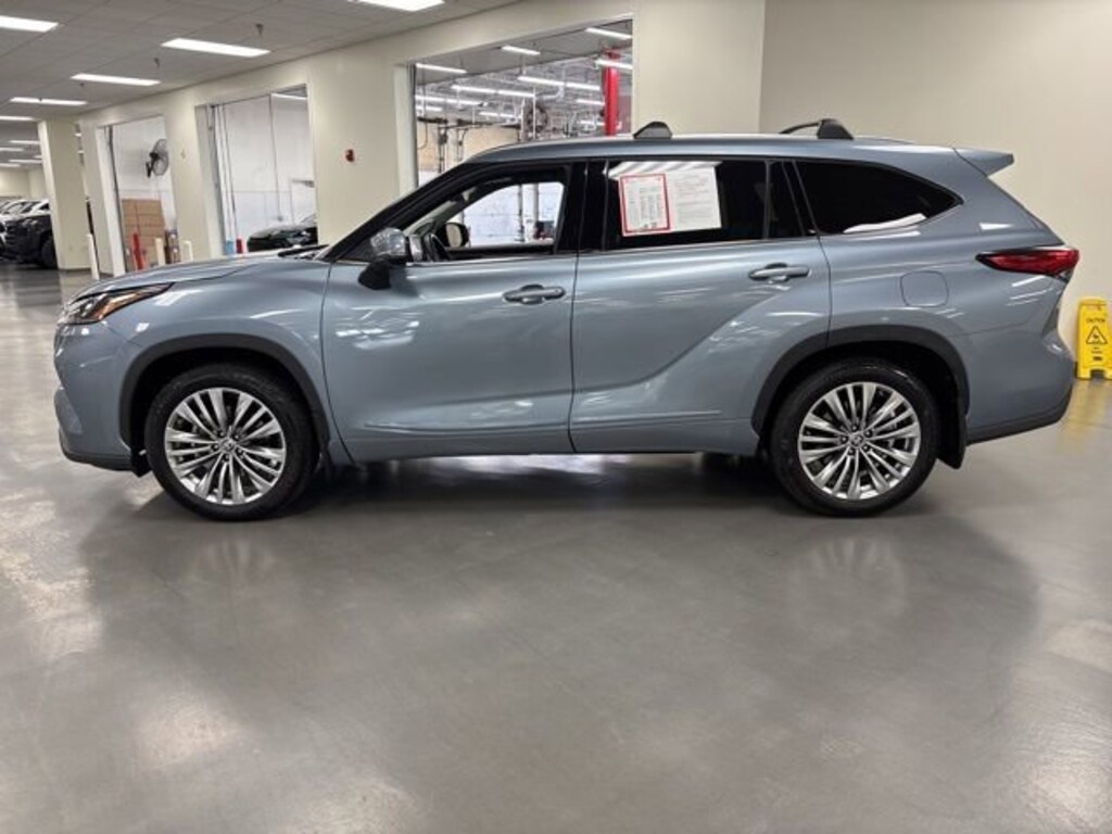 Used 2023 Toyota Highlander Platinum SUV