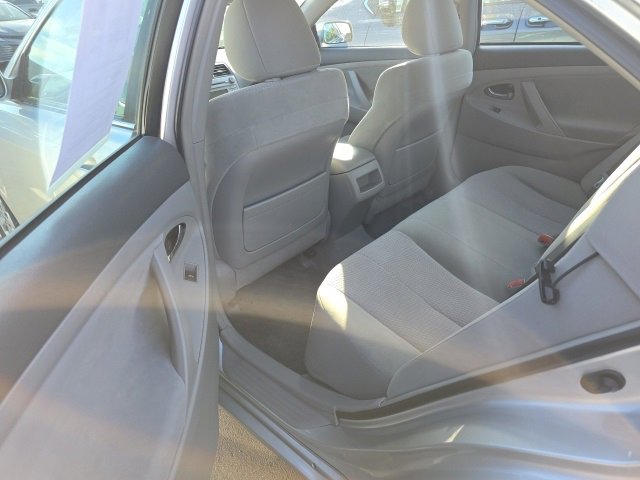 2011 Toyota Camry LE photo 4