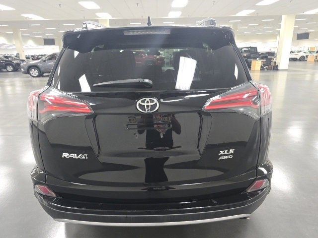 2018 Toyota RAV4 XLE photo 4