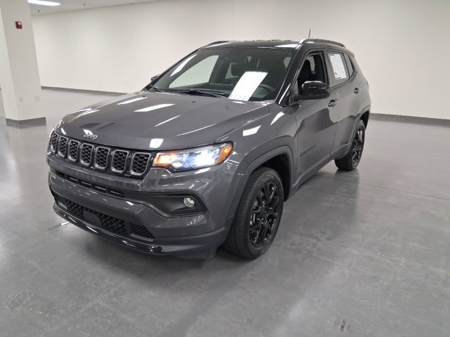 2024 Jeep Compass Latitude photo 2