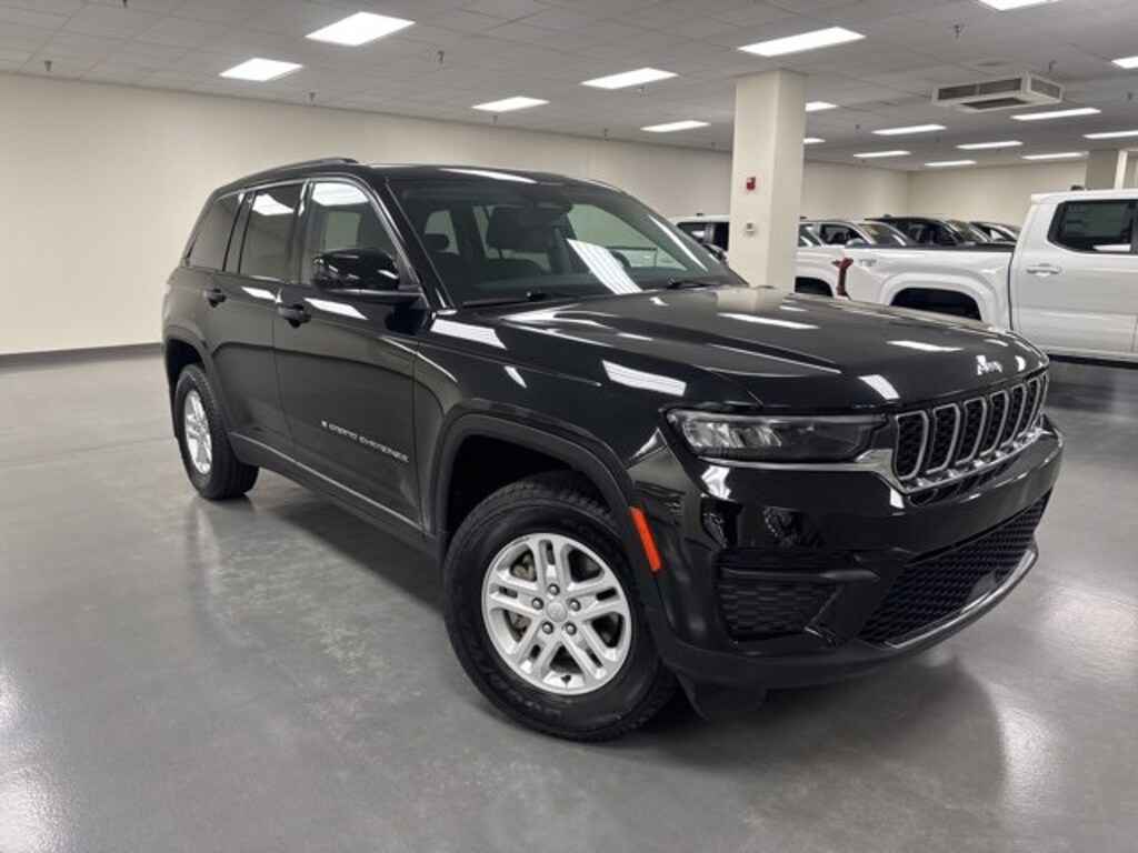 Used 2023 Jeep Grand Cherokee Laredo SUV