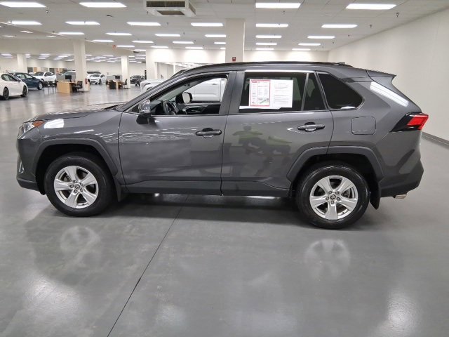 2021 Toyota RAV4 XLE photo 3