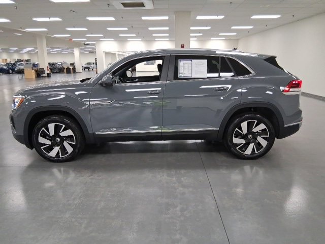 2024 Volkswagen Atlas Cross Sport SEL photo 2