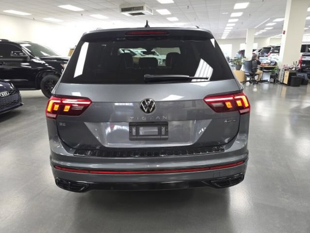 Used 2024 Volkswagen Tiguan 2.0T SE R-Line Black SUV