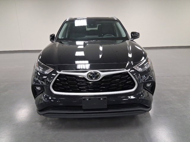 2023 Toyota Highlander L photo 2