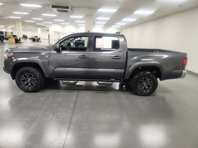 2023 Toyota Tacoma SR5 Double Cab photo 3