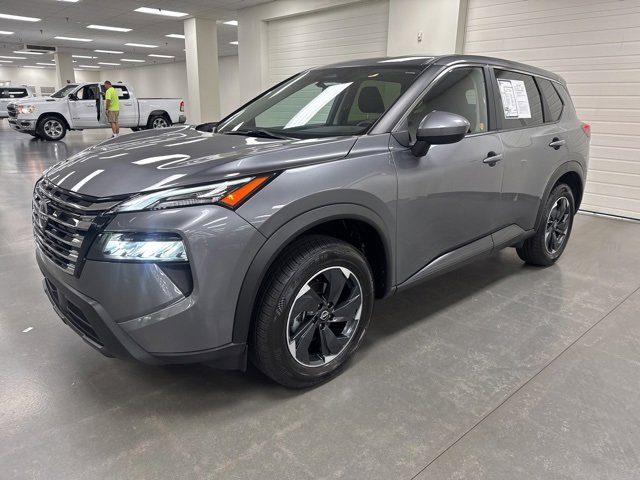 2024 Nissan Rogue SV photo 2