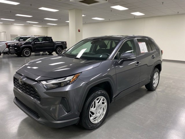 2023 Toyota RAV4 LE photo 3