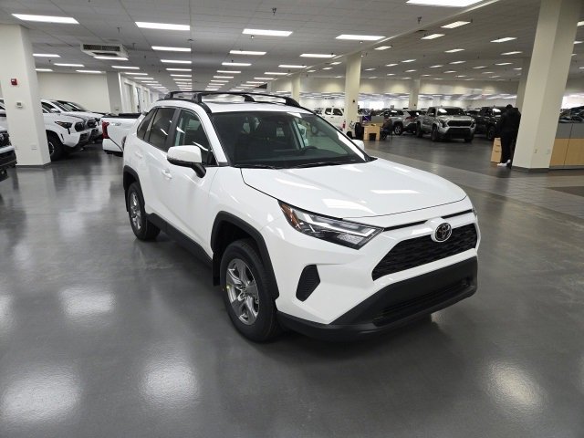 2025 Toyota RAV4 XLE's photo