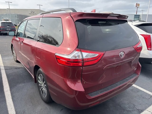 2018 Toyota Sienna XLE Premium photo 4