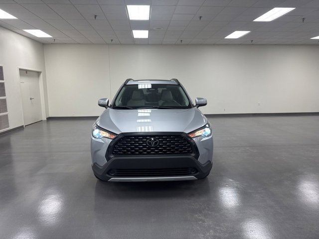 2023 Toyota Corolla Cross LE photo 2