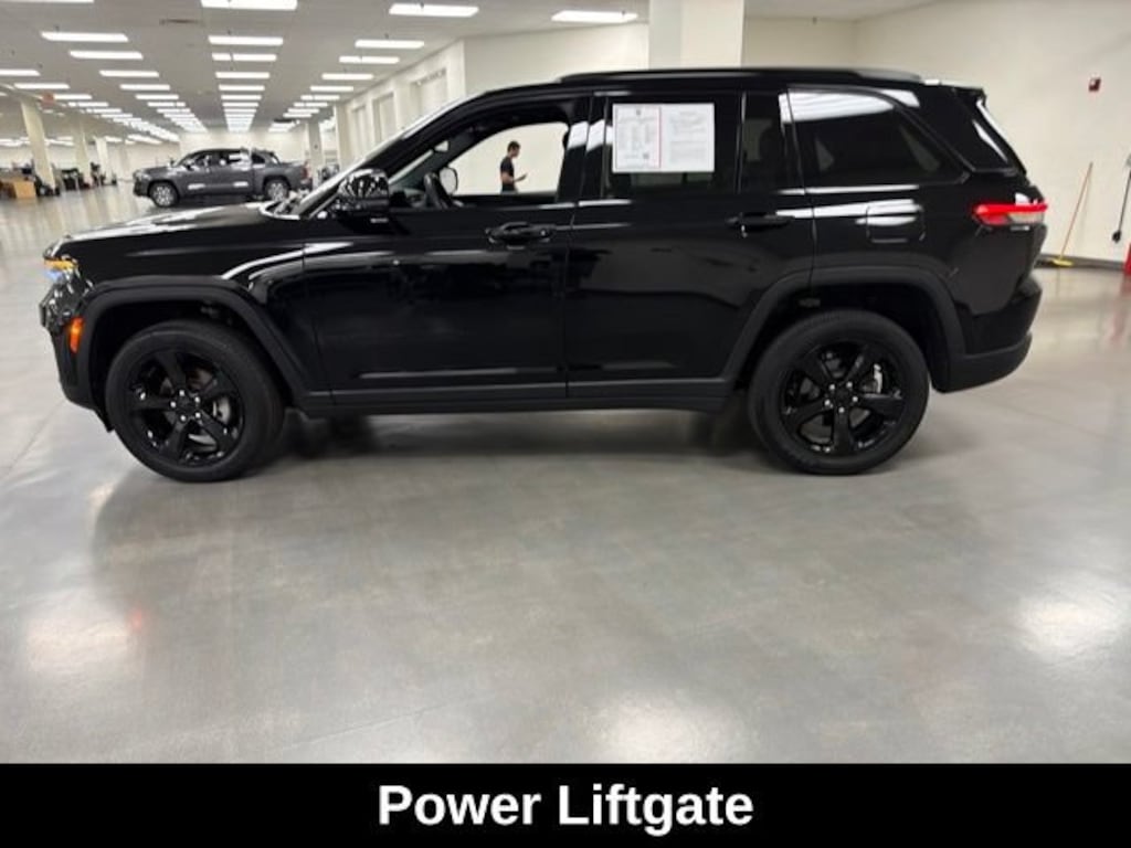 Used 2023 Jeep Grand Cherokee Altitude X SUV