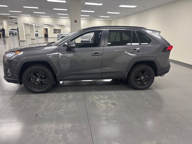 2021 Toyota RAV4 XLE photo 2