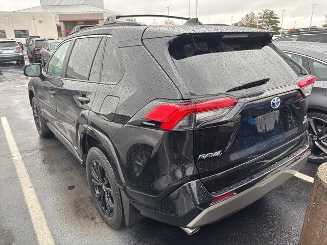 2024 Toyota RAV4 Hybrid SE photo 4