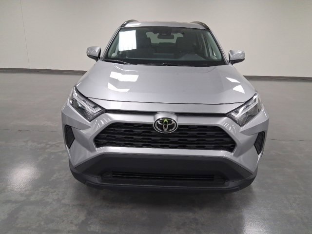 2022 Toyota RAV4 XLE photo 2