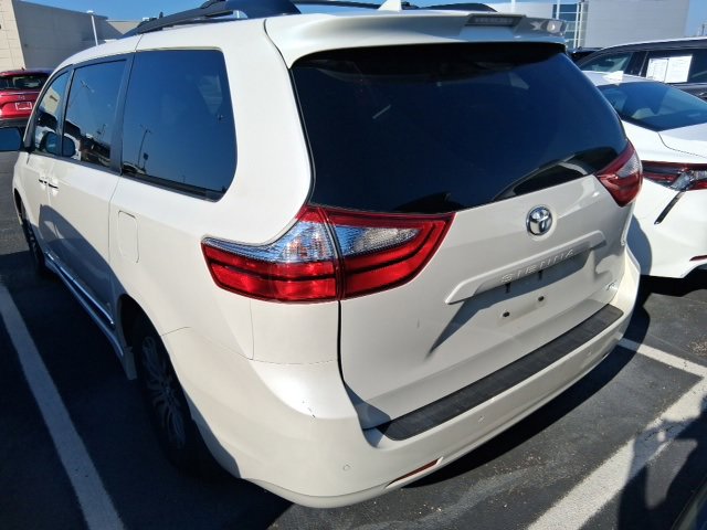 2019 Toyota Sienna XLE Premium photo 4