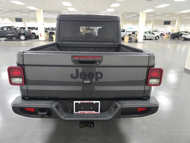 2021 Jeep Gladiator Willys Sport photo 3
