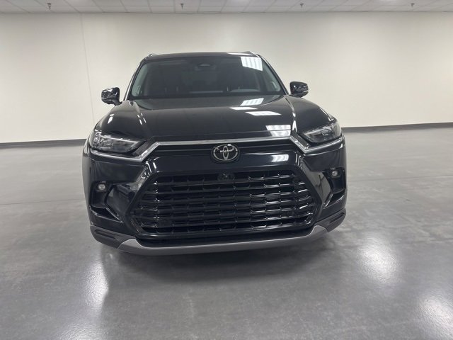2024 Toyota Highlander Hybrid Limited photo 2