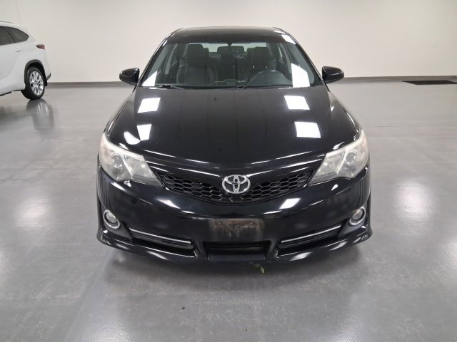 2014 Toyota Camry SE photo 2