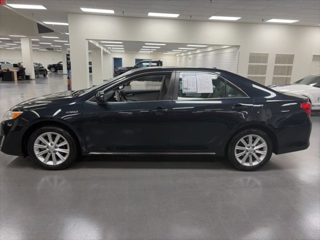 Used 2014 Toyota Camry Hybrid XLE Sedan