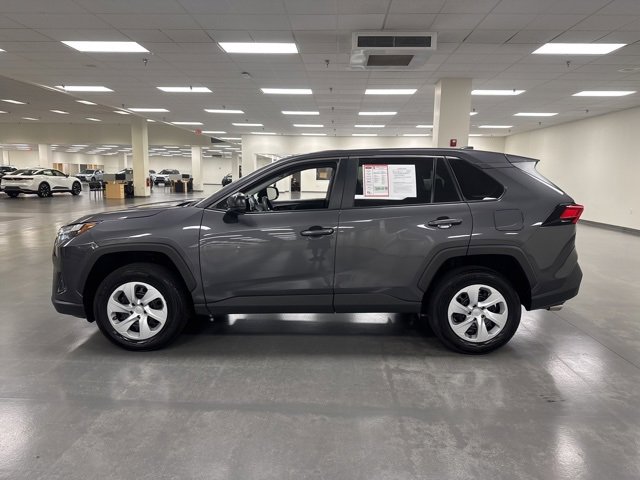 2024 Toyota RAV4 LE photo 4