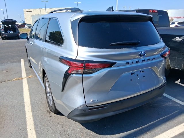 2021 Toyota Sienna XLE photo 4
