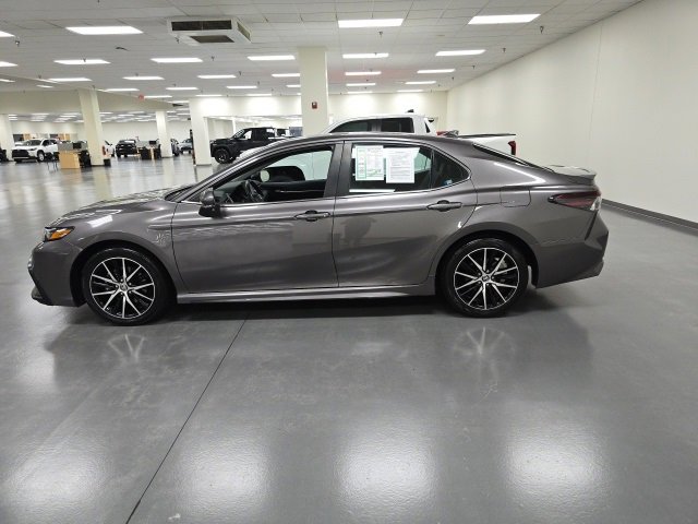 2023 Toyota Camry SE photo 3