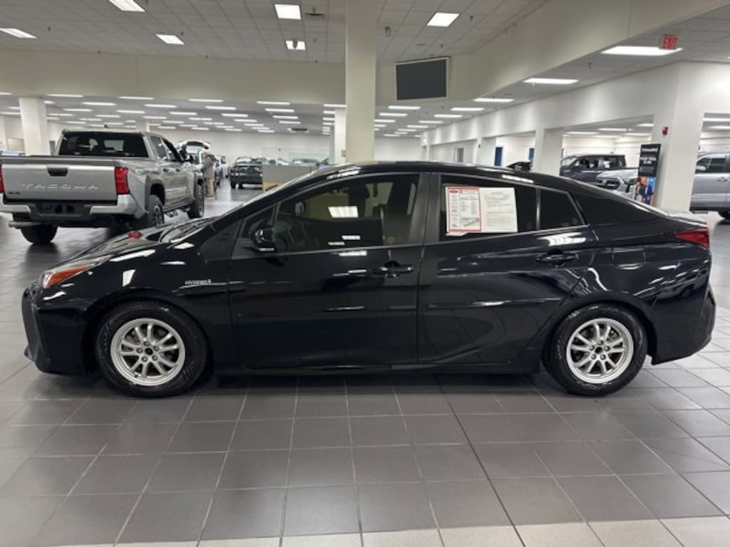 Certified 2021 Toyota Prius L Hatchback