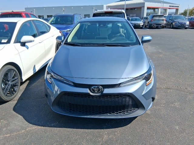 2021 Toyota Corolla LE photo 2